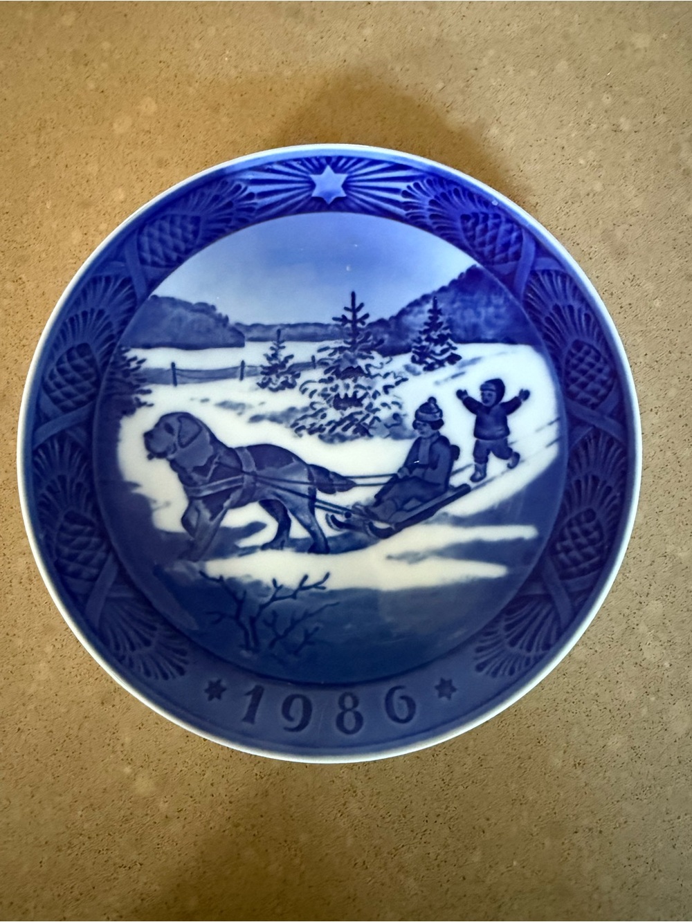 Royal Copenhagen 1986White and Blue Christmas Backstamped Porcelain Plate